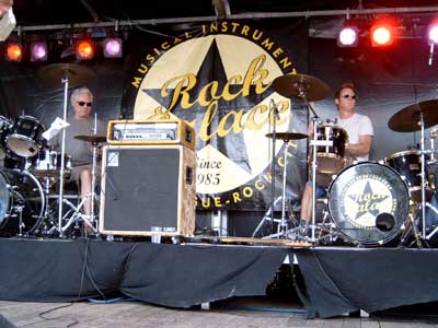 Cesar Zuiderwijk & Clarks drummer at Kaderock 2003